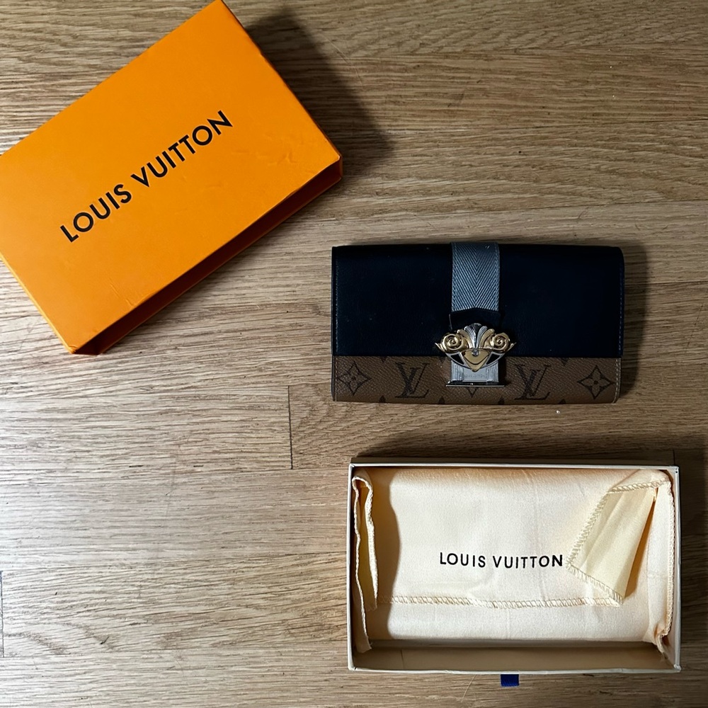 Louis Vuitton 100% authentic long wallet; excellent condition